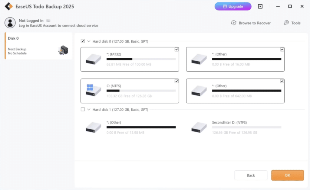 EaseUS Todo Backup zeigt die Auswahl von Partitionen auf zwei Festplatten vor Backup oder Wiederherstellung unter Windows.