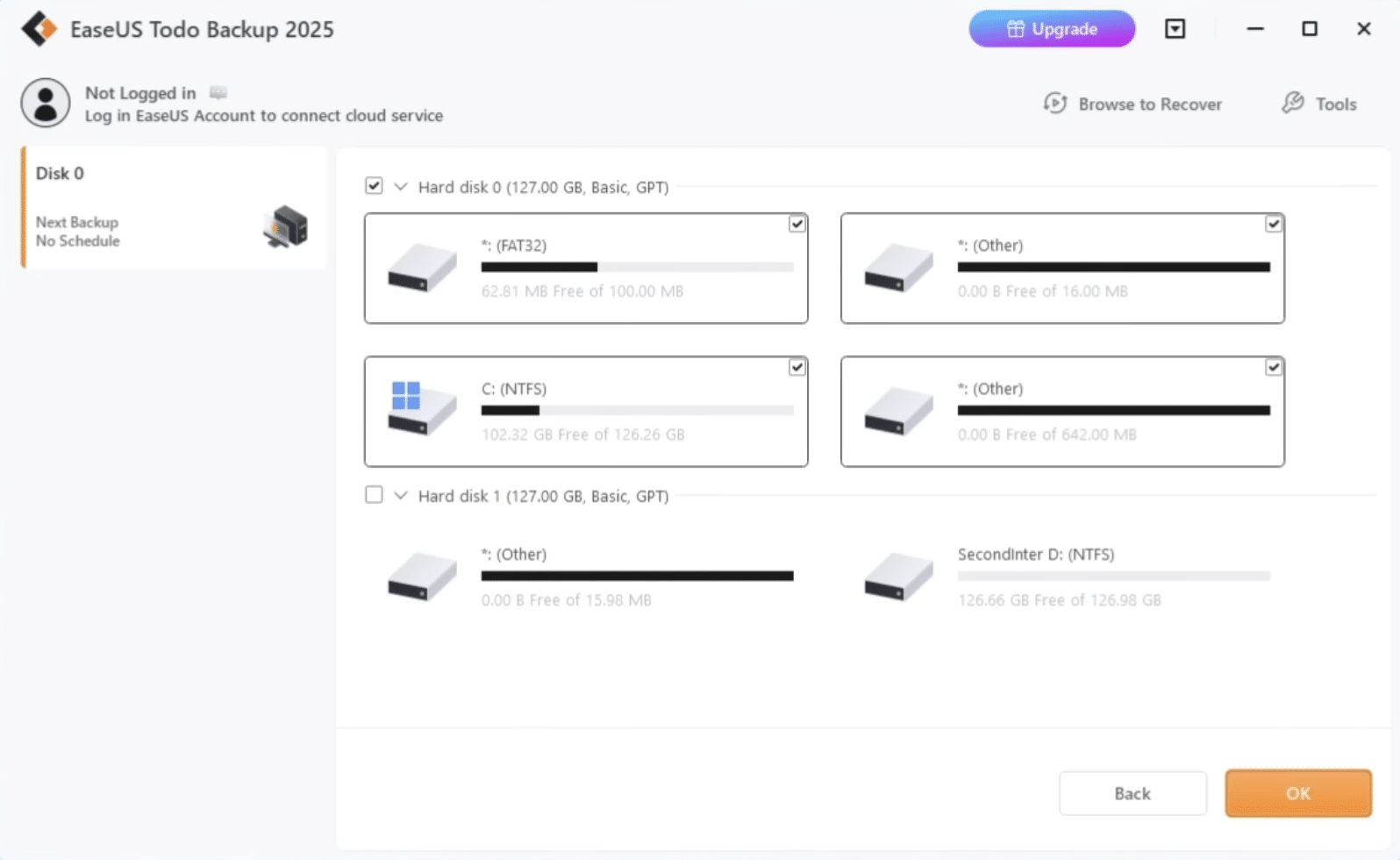 EaseUS Todo Backup 2025 viser valg av partisjoner på to harddisker før backup eller gjenoppretting i Windows.