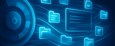 Digital illustration af dataoptimering med blå glødende mapper og en harddisk, der symboliserer defragmentering af filer på en computer.