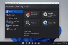 Ashampoo Burning Studio Free åbent på en Windows 11-PC, hvor hovedmenuen viser valgmuligheder som Brænd data, Læs diske, Brænd musik og Kopier disk. Programvinduet har et mørkt tema med farverige ikoner og en tydelig dansk brugerflade.
