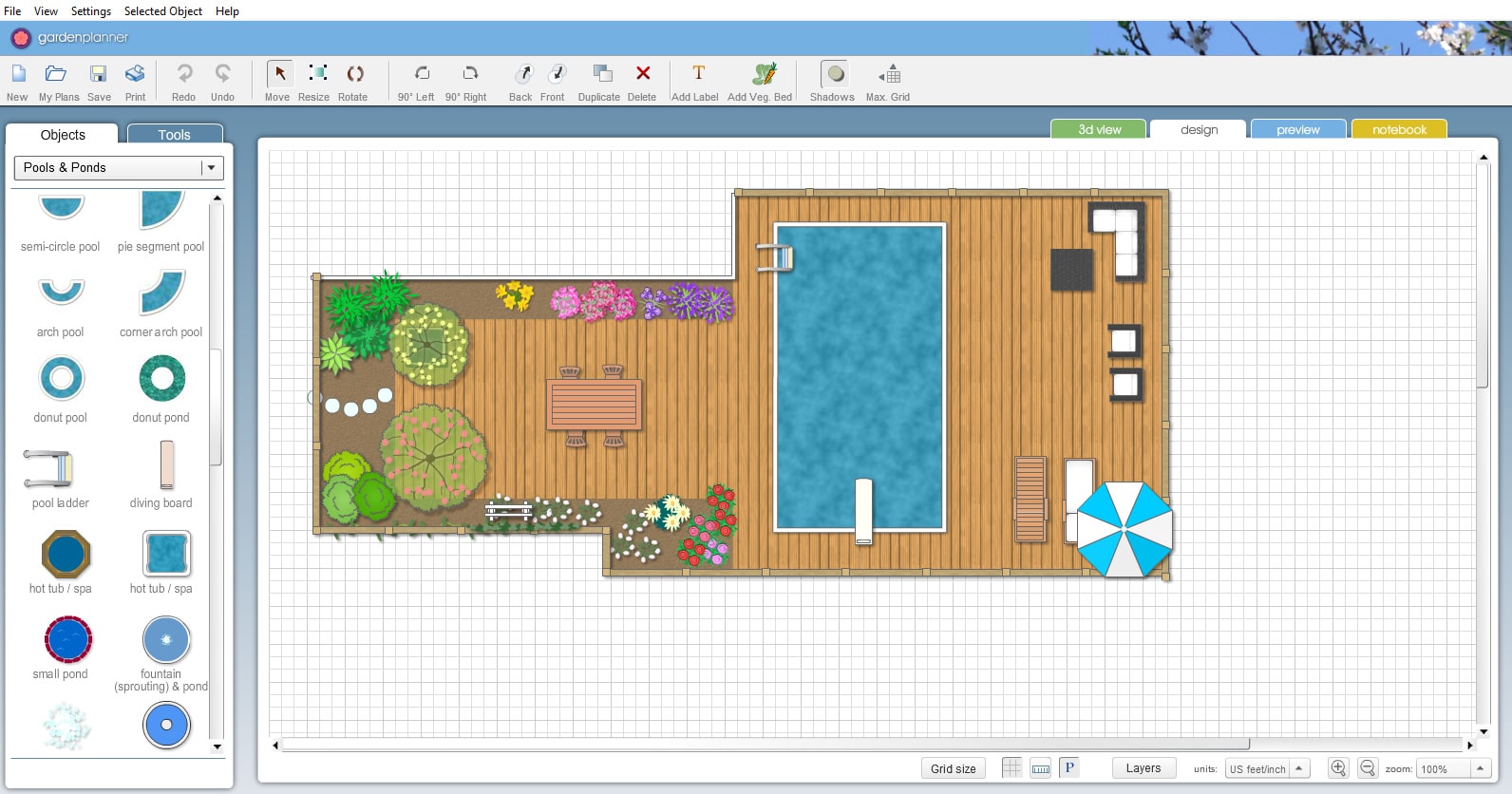 En terrasse med grønt og et basseng designet i Garden Planner.