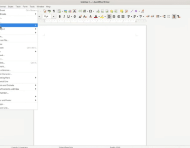 LibreOffice Writer på en Windows 11-pc med “Insert”-menuen åben og valgmuligheden “Media” markeret, klar til at indsætte indhold i et tomt dokument.