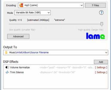 Skærmbillede af dBpoweramp Music Converter, hvor lydfiler konverteres til MP3 med LAME encoder, variabel bitrate (VBR) og høj kvalitet, samt indstillinger for output-mappe og DSP-effekter som volumen-normalisering og trimning af stilhed.