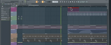 Skærmbillede af FL Studio under musikproduktion, hvor playlist-visningen viser beats, percussion, bas, akkorder og automation i et professionelt musikprojekt.