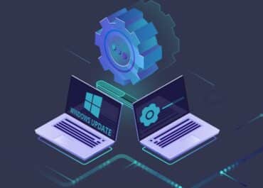 Illustration med to bærbare computere, hvor den ene viser “Windows Update” og den anden et tandhjulsikon, forbundet af en digitalt glødende tandhjul – symboliserer driveropdatering og systemoptimering.