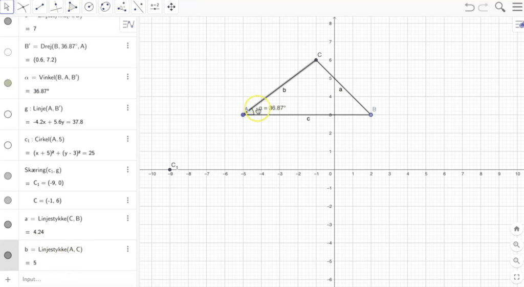 GeoGebra Classic med trekant ABC, sidelængder og vinkelmåling ved punkt A vist på koordinatsystemet under vores test
