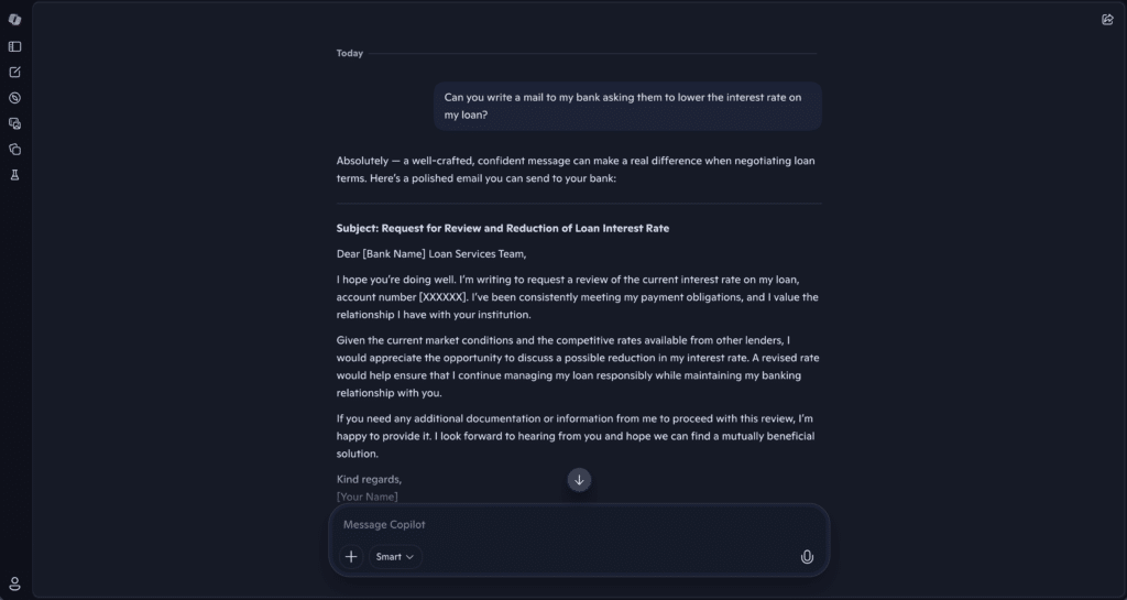 Microsoft Copilot viser et svar med et færdigt e-mailudkast, inklusive emnelinje og brødtekst, baseret på en prompt om at få banken til at sænke renten på et lån.