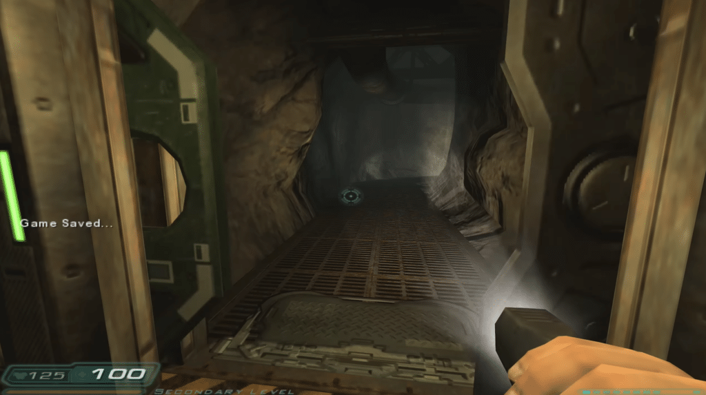 Doom 3 -pelikuva testistämme PC:llä: pistooli kädessä pimeässä, teollisessa käytävässä Marsin tukikohdassa