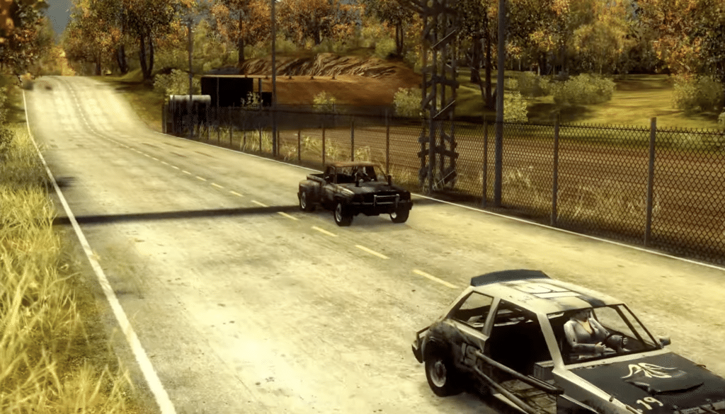 Gameplay fra FlatOut 2 med to biler på en landevej omgivet af skov, hegn og efterårsfarver.