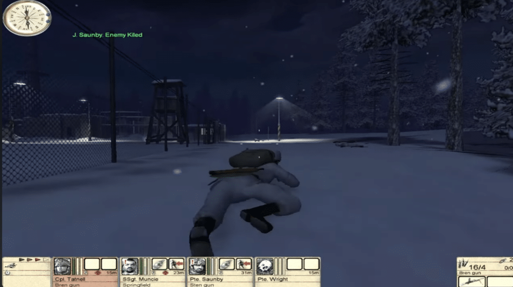 Screenshot fra Hidden & Dangerous 2, hvor en soldat kravler gennem sneen under en mørk natmission nær et bevogtet område.