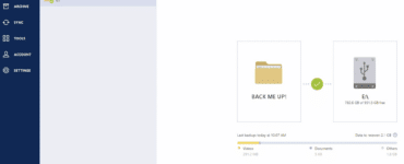 Acronis True Image på Windows 11 med backupoversigt, hvor Back Me Up! kører til ekstern disk (E:) i vores test