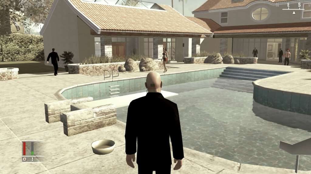 Hitman: Blood Money-Gameplay mit Agent 47 am Pool einer Luxusvilla: Du beobachtest Gäste und planst den nächsten Zug.