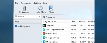 Brugerflade i Revo Uninstaller Pro med overskuelig menu og liste over installerede programmer på Windows, vist mod en blå baggrund.