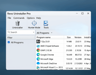 Brugerflade i Revo Uninstaller Pro med overskuelig menu og liste over installerede programmer på Windows, vist mod en blå baggrund.