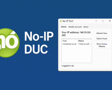 Skærmbillede af No-IP DUC-programmet med statusvisning af IP og hostnavn, flankeret af No-IP’s grønne logo og programtitel på blå baggrund.