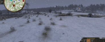 Screenshot fra Achtung Panzer: Kharkov 1943, hvor en vinterklædt slagmark ses fra taktisk perspektiv med minikort, snevejr og kampkommandoer på skærmen.