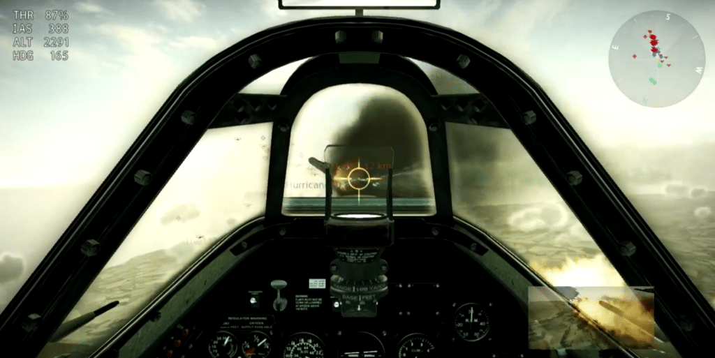 Cockpit-view i Wings of Prey, hvor spilleren sigter mod et fjendtligt fly under en intens luftkamp.