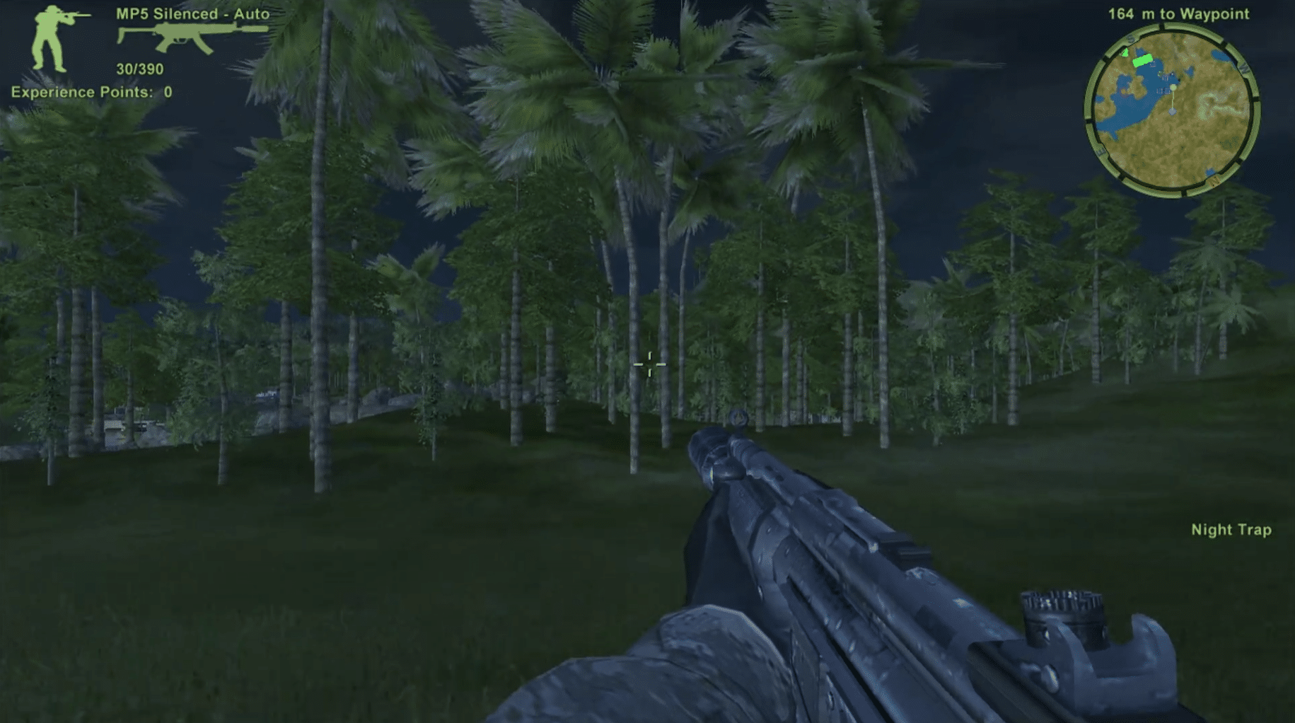 Kuvakaappaus Delta Force: Xtreme 2 -pelistä, jossa pelaaja etenee pimeässä viidakossa MP5 Silenced -aseella ja kulmassa näkyy minimap.