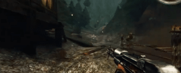 Iron Grip: Warlord gameplay med FPS-kamp i en mørk bjergby, hvor spilleren forsvarer området med skydevåben og taktisk overblik.