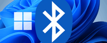 Illustration med hvidt Bluetooth-symbol centreret over blå Windows 11-baggrund med flydende former og Windows-logo i hjørnet.