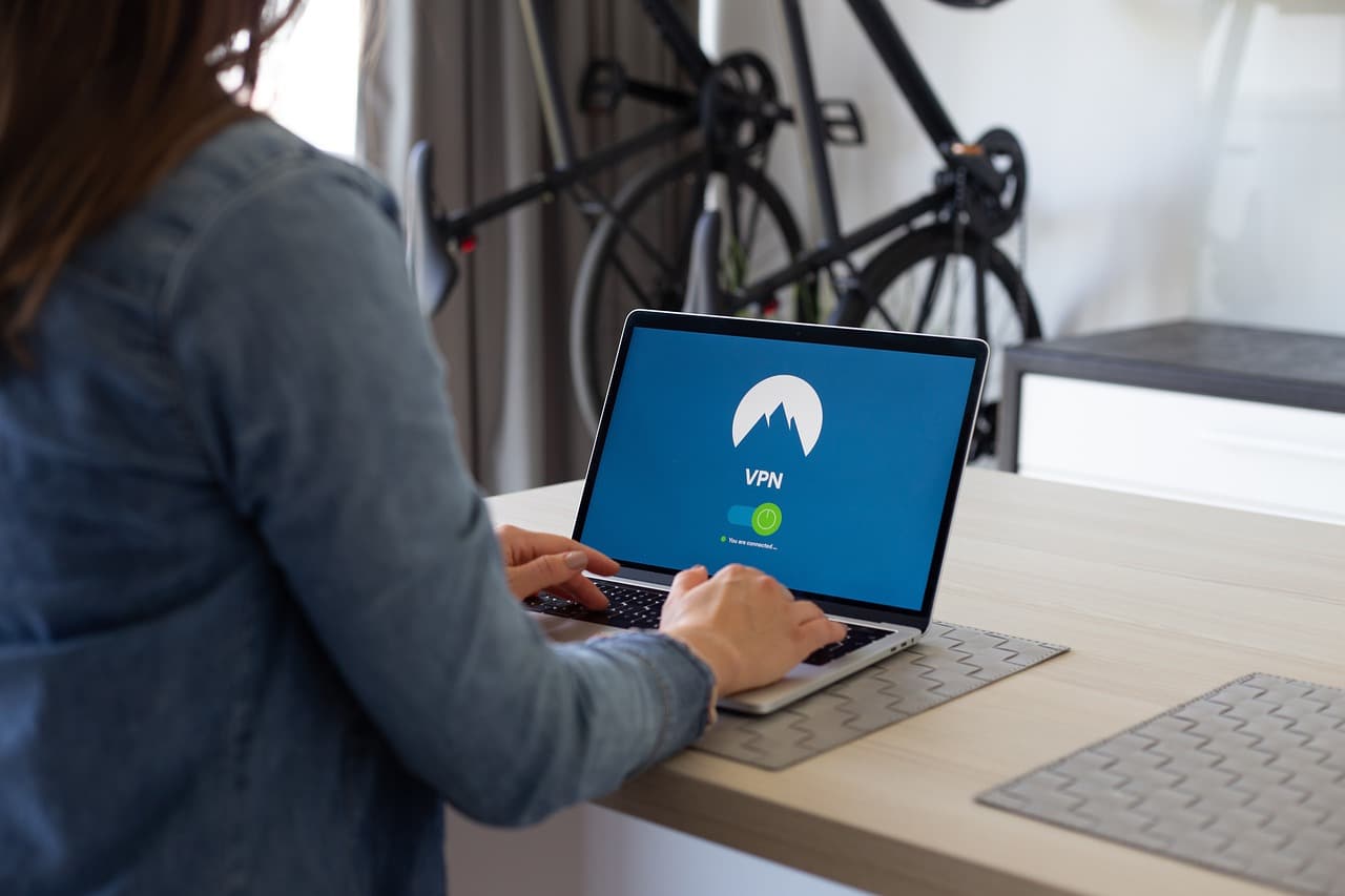 VPN-illustrasjon som symboliserer beskyttelse av IP-adresse og personvern