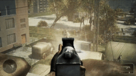 Gameplay fra Chernobyl Terrorist Attack, hvor spilleren sigter med et maskingevær mod fjender i et støvet område ved Tjernobyl.