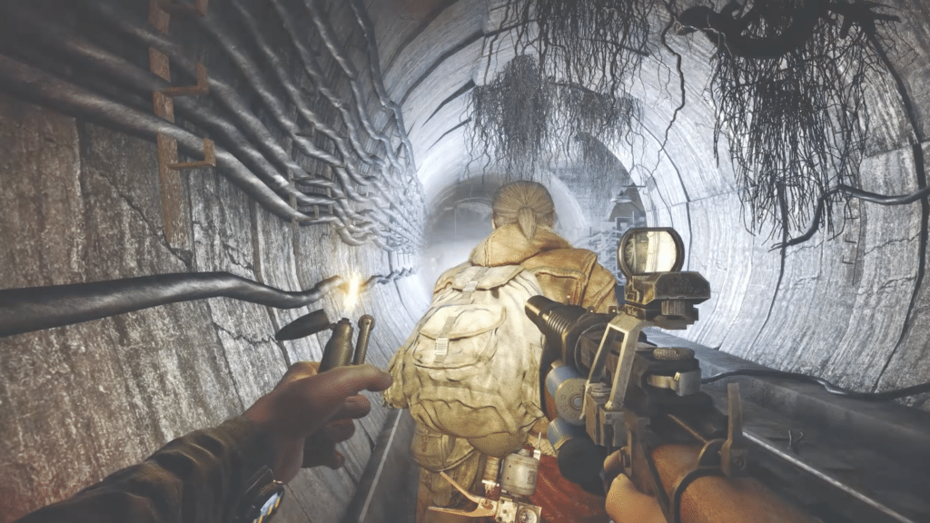 Metro 2033 Redux gameplay i en mørk metrotunnel med hjemmelaget våpen, lommelykt og en ledsager foran spilleren.