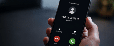 Ukendt dansk telefonnummer ringer på en smartphone – illustration til guide om at finde ud af, hvem der ringer.