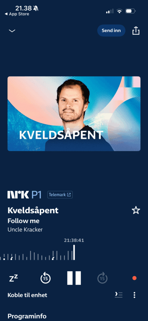 Vi lyttede bl.a. til NRK P1 via NRK Radio. Når du første gang vælger kanal, så kan du vælge lokalområde. Vi valgte Telemarken.