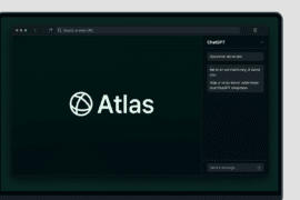 Screenshot fra vores test af Atlas Browser på macOS. Viser browserens mørke brugerflade med ChatGPT-sidepanel i højre side og Atlas-logo i venstre felt.