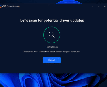 AVG Driver Updater kører på en Windows 11-computer og viser en scanning i gang for potentielle driveropdateringer. Hovedvinduet har mørk baggrund med hvid tekst og en grøn fremdriftscirkel, mens Windows 11-proceslinjen er synlig nederst på skærmen.