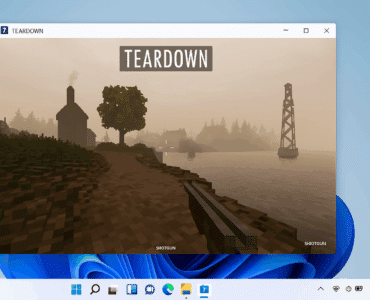 Screenshot fra vores test af Teardown på Windows 11, hvor spilleren udforsker et voxel-baseret landskab ved vandkanten med shotgun udstyret.