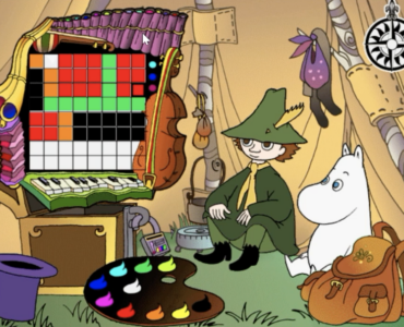 Skærmbillede fra Moomin 1.1, hvor Snorkfrøkenen og Snusmumrikken sidder i et telt foran et farvelægnings- og musikapparat i spillets kreative minispil.