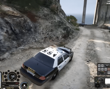 FiveM GTA V roleplay – sherifbil kører på grusvej ved bro (PC)
