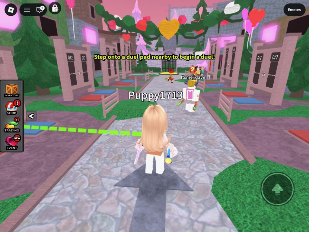 Knife vs Gun Duels på Roblox – lobby med duel pads, menyer for inventory/shop/trading og teksten «Step onto a duel pad…»