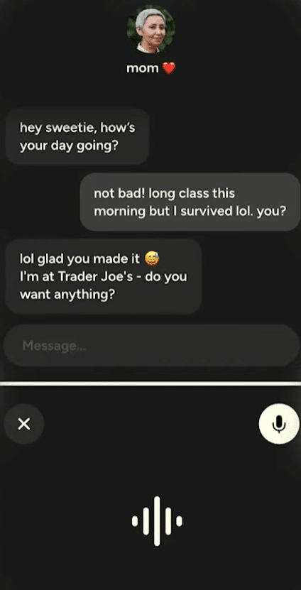 Mobile chat with messages between mom ❤️ and the user, while a voice recording view is open at the bottom of the screen.