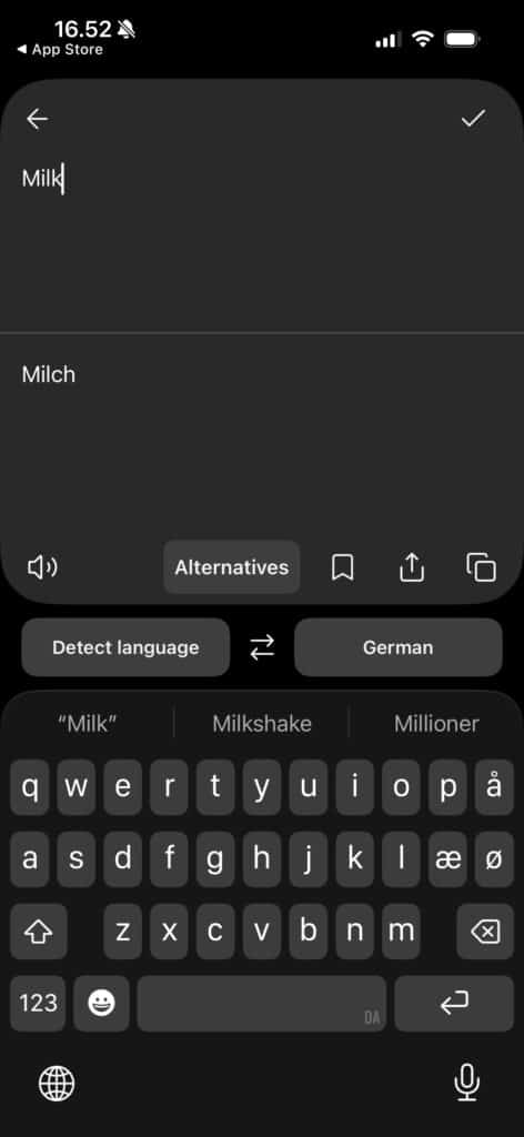 DeepL-appen på iPhone oversætter ordet “Milk” til tysk og viser resultatet “Milch” i mørk mobilvisning.