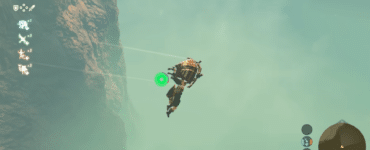 Link svæver med paraglideren gennem tågen ved en høj klippe i The Legend of Zelda: Breath of the Wild.