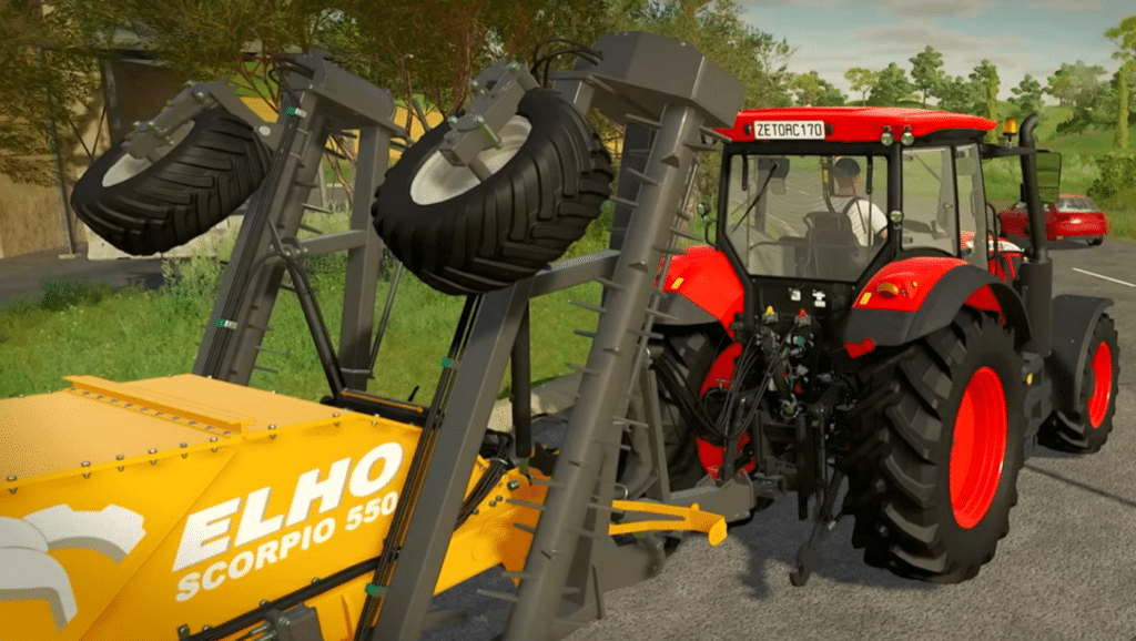 Rød Zetor-traktor med frontlæsser og gult landbrugsredskab i Farming Simulator.