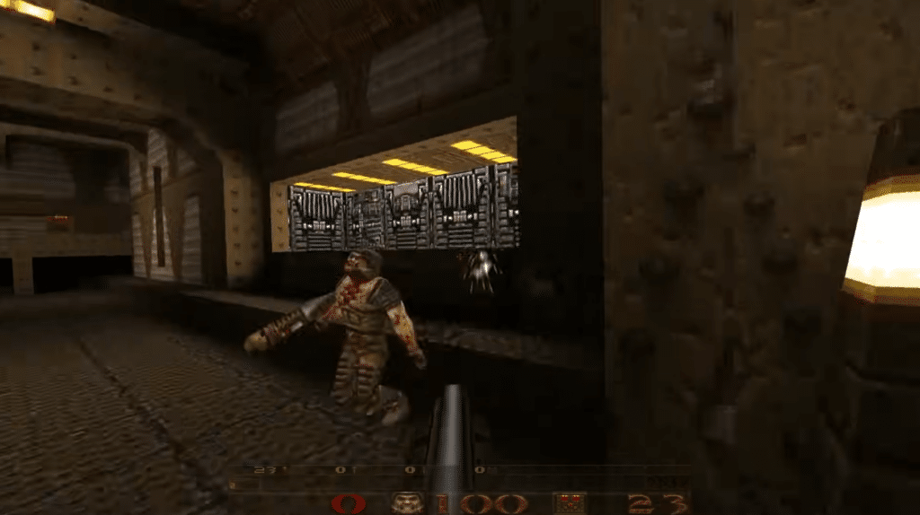 Quake-Gameplay mit Shotgun in einem düsteren Industrie-Level, der Spieler greift einen Gegner im Nahkampf an.