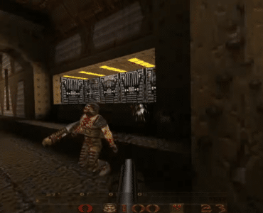 Quake gameplay med shotgun i en mørk industriel bane, hvor spilleren angriber en fjende i nærkamp.