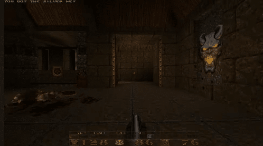 Quake-Gameplay in einem gotischen Level: Der Spieler hat den Silver Key gefunden und steht vor einer dämonischen Wandverzierung.